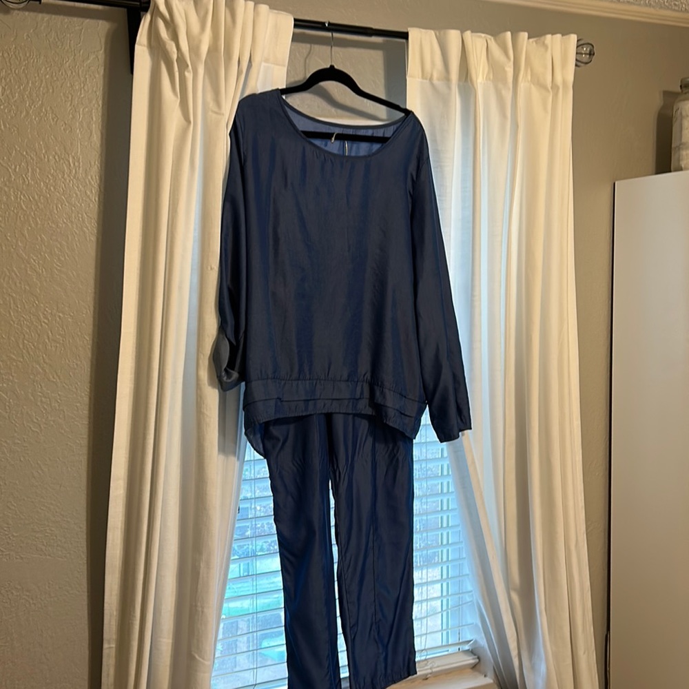 Beautiful pants and top set! Ocean Blue. Well made.XXL   Perfect for traveling.